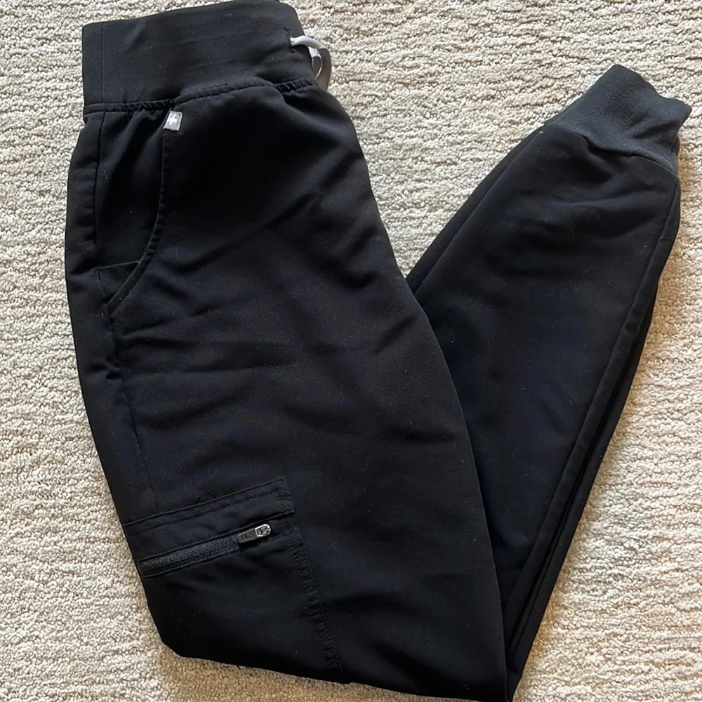 Figs: Zamora High Waisted Jogger Scrub Pants. Size XS Petite. Color: Black - Picture 1 of 5